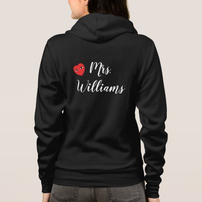 Mrs Wifey Hoody med Red Heart i svart T Shirt (Baksida)