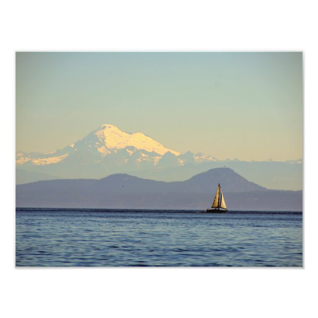 Mt. Baker and Sailboat - Puget Ljud, Washington Fototryck (Framsidan)