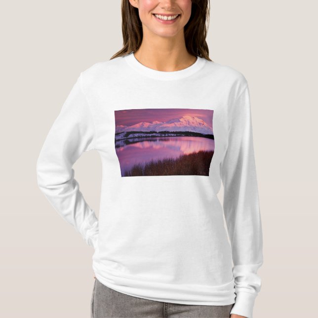 Mt. Denali vid solnedgång från Reflection Pond Tee Shirt (Framsida)
