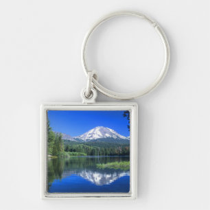Mt. Lassen höjer sig över Manzanita Lake Fyrkantig Silverfärgad Nyckelring