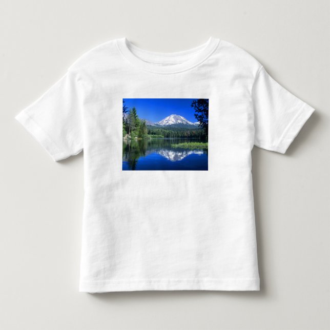 Mt. Lassen höjer sig över Manzanita Lake Tee (Framsida)