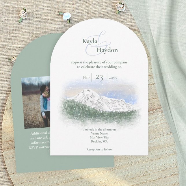 Mt. Rainier, fallande snö Vinterbröllop Inbjudningar (Mt. Rainier, mountain wedding invitation card, spruce pine trees forest, pacific northwest theme)