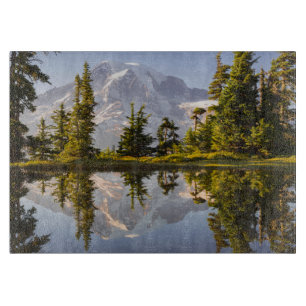 Mt. Rainier speglas i en tjärn nära Plummer Peak