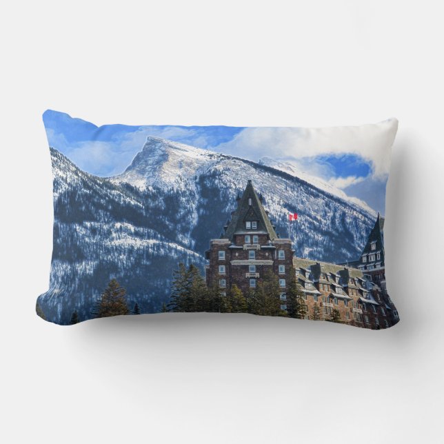 Mt Rundle and Berömd Hotel, Banff, Alta, Kanada Lumbarkudde (Framsida)