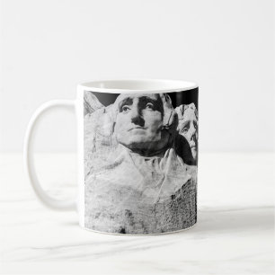 MT. RUSHMORE UNDER DAGEN KAFFEMUGG