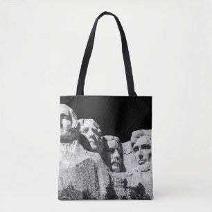 MT. RUSHMORE UNDER DAGEN TYGKASSE