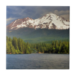 MT-SHASTA FRÅN SJÖN SISKIYOU KAKELPLATTA