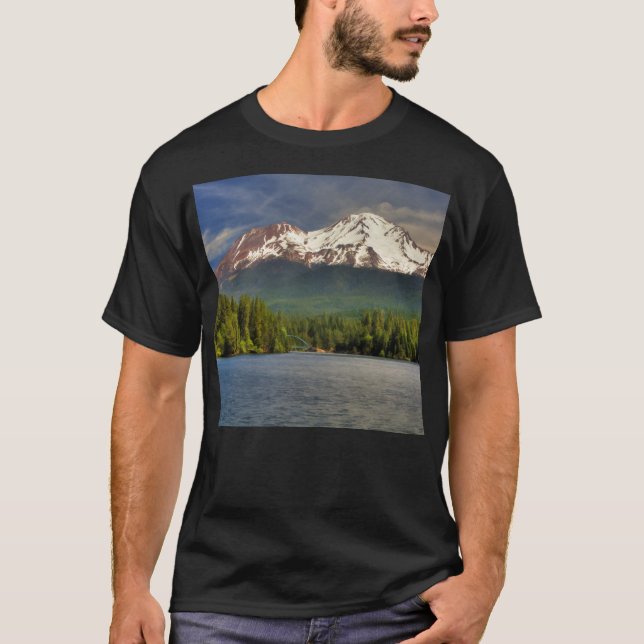 MT-SHASTA FRÅN SJÖN SISKIYOU T-SHIRT (Framsida)