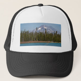 Mt-ungkarl Oregon från lite Lava sjön Truckerkeps