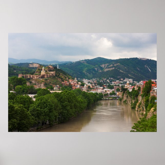 Mt'k'vari floden flyter, Tbilisi Poster (Framsidan)