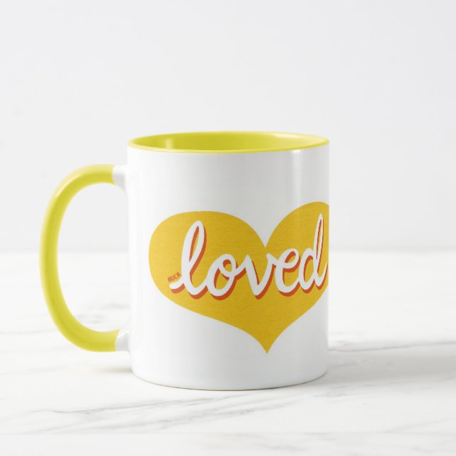 MUCH LOVED - Gult kärlek hjärtan Mugg (Vänster)