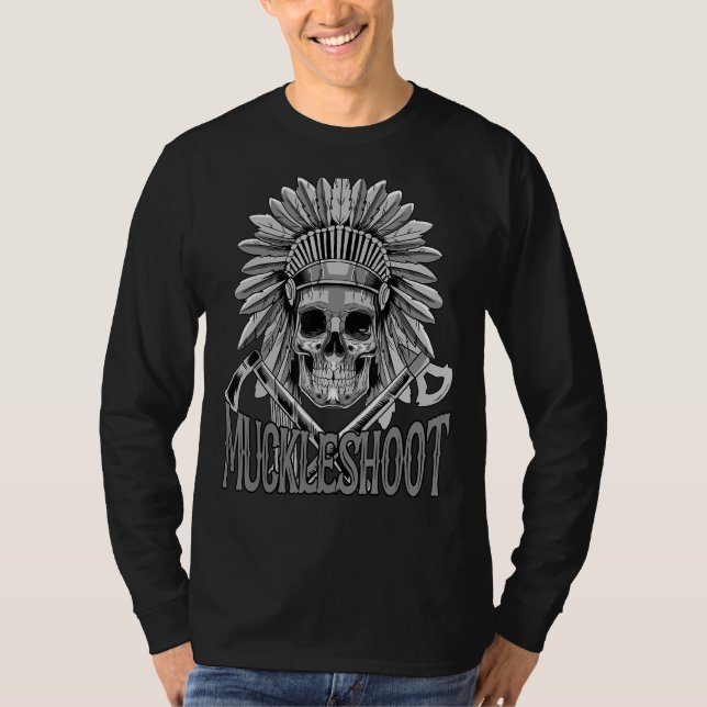 Muckleshoot Skull & Headdress Native American Muck T Shirt (Framsida)