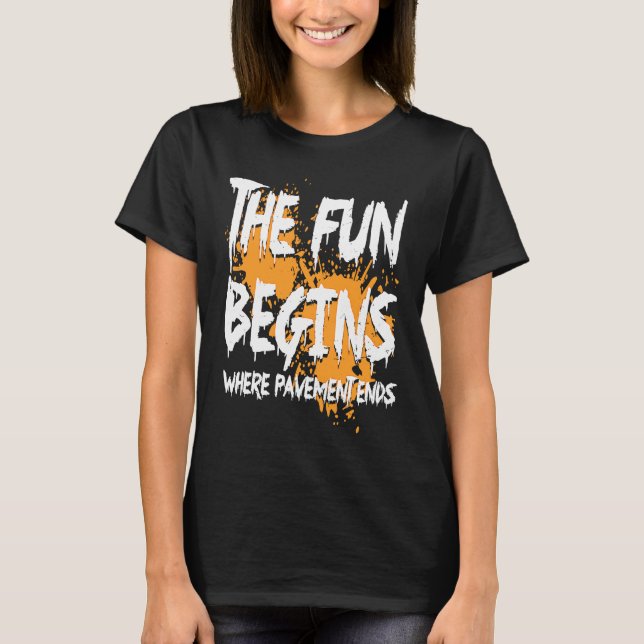 Mudding fun begins where pavement ends, mud riding t shirt (Framsida)