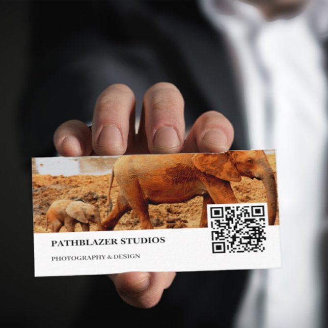 Muddy Mamma & Calf Elephant | Fotografi av vilda d Visitkort (Skapare uppladdad)