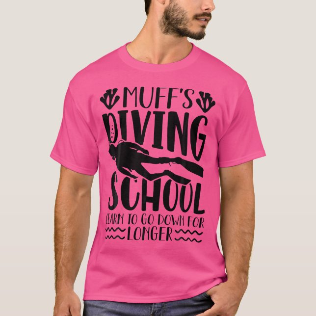 Muffs Diving School Funny Scuba Diver T Shirt (Framsida)