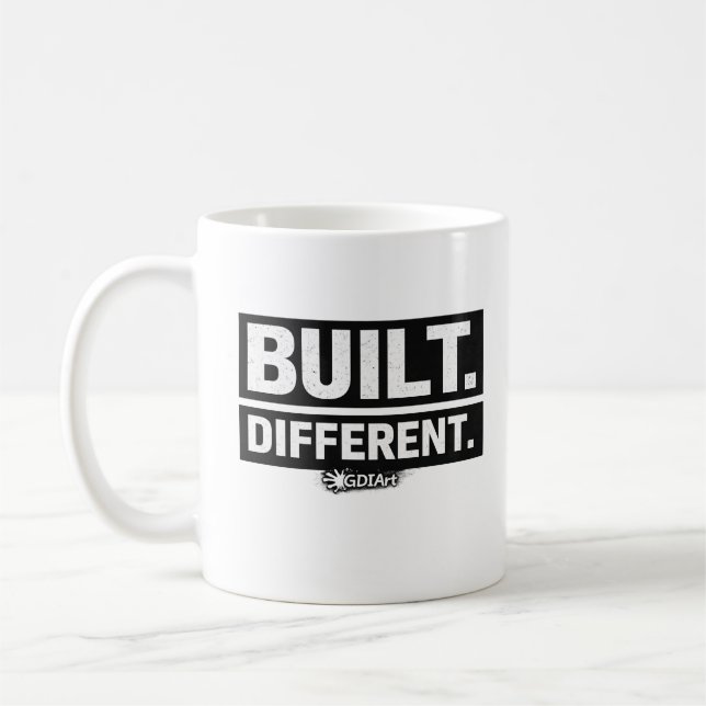 MUG - BUILT DIFFERENT KAFFEMUGG (Vänster)