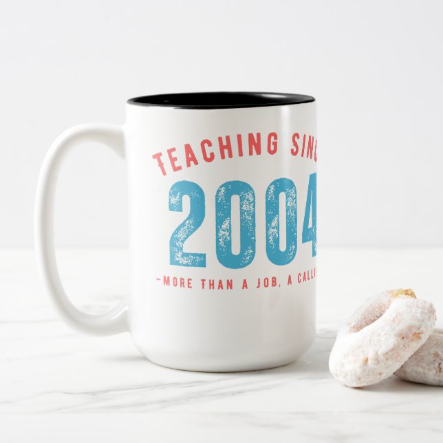 Mug for teacher | Teaching since 2004 Två-Tonad Mugg (Med munk)