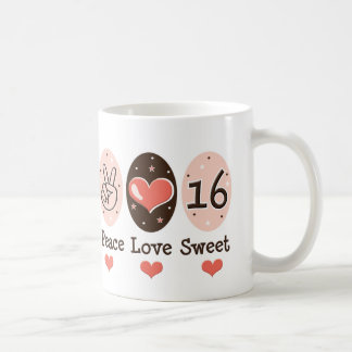 Mugg för födelsedag för fredkärleksweet sixteen