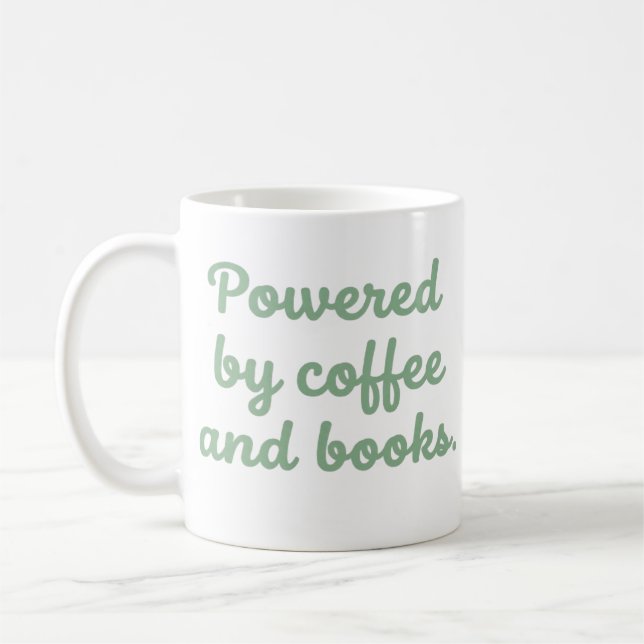 Mugg för roliga läsare som drivs av kaffe och böck (Vänster)