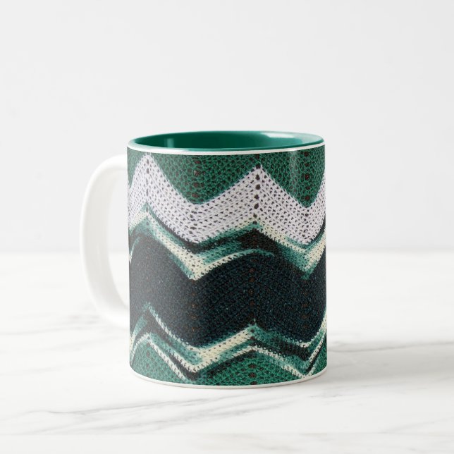 Mugg - Grönt Chevron Mönster i Crochet (Framsida vänster)
