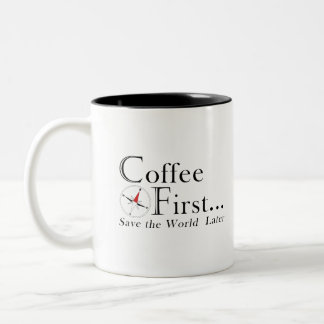 Mugg: Kaffe först. Rädda världen senare. Två-Tonad Mugg