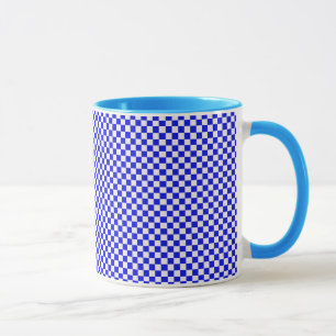 Mugg med blå och vit kontroll
