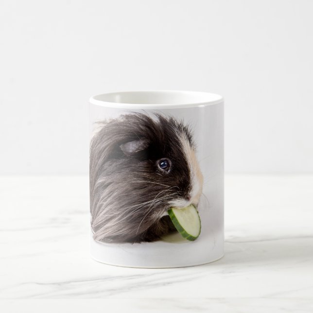 Mugg med den gulliga försökskaninen som äter (Center)