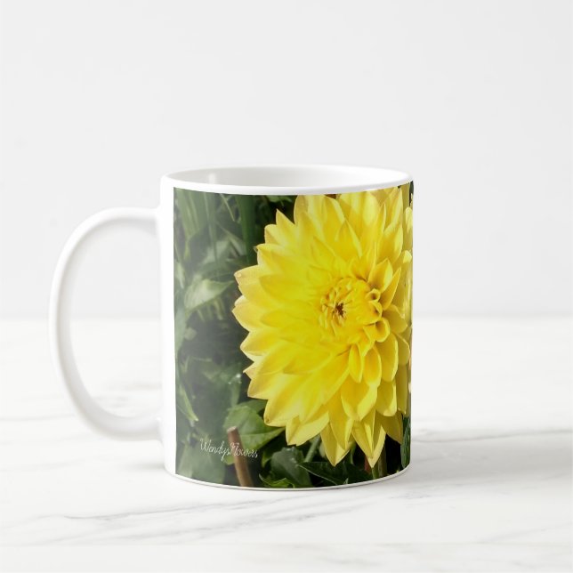 Mugg med kluster av gult dahlias (Vänster)