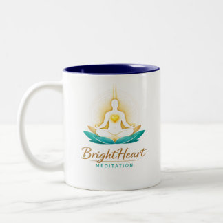 Mugg med manligt Brightheart-meditationslogotyp