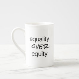 Mugg med specialdesign för Jämlikhet före rättvisa Benporslin Mugg