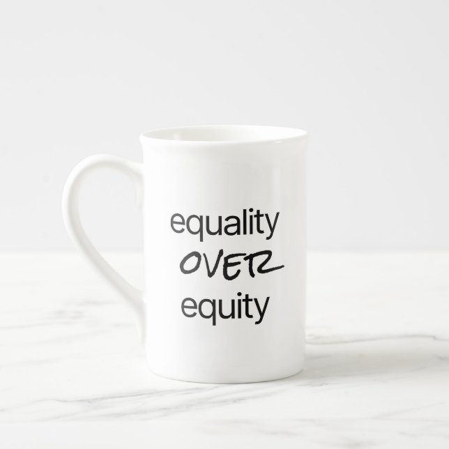 Mugg med specialdesign för Jämlikhet före rättvisa Benporslin Mugg (Vänster)