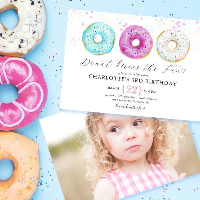 Muggebirthday Invitation Foto Inbjudningar (Donut Birthday Party Photo Invitation. Donut themed photo invitation. Cute donut themed party invite)