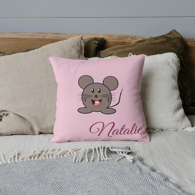 Mullande mus - i Pastel rosa monogrammad Kudde (Skapare uppladdad)