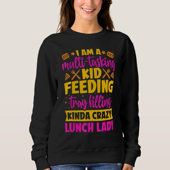 Multi Tasking Kid Feeding Lunch Lady Back to Schoo T Shirt (Framsida)