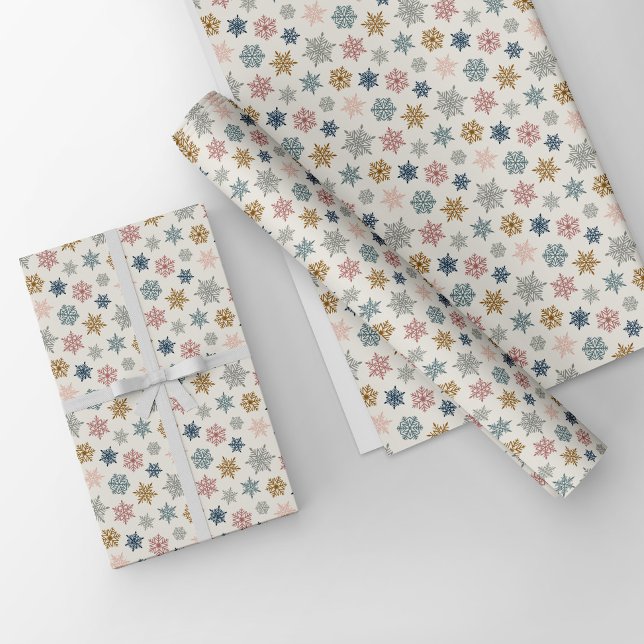 Multicolored snowflake pattern – winter christmas presentpapper (Skapare uppladdad)