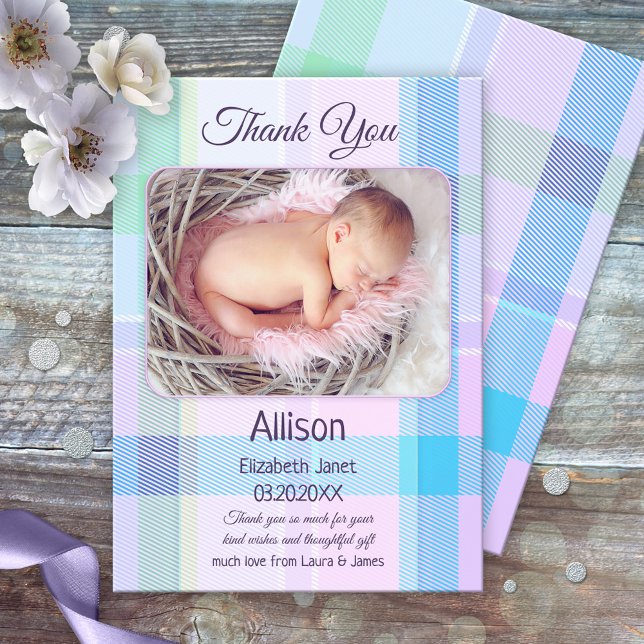 Multifärgad Pastel Play Baby Photo - tackkort Tack Kort (Gender neutral baby Thank You card with a photo of your own baby on a multicolored pastel plaid)