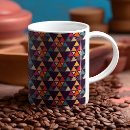 Multifärgadens triangelformade former kaffemugg