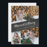 Multifoto | Gift och Merry Chalkboard-utseende Julkort<br><div class="desc">Det här moderna men roliga helgdag för din första jul tillsammans säger "Gift och Merry" i trendigets kritvita skript,  på en diagonal svart kritbakgrund. Lägg till tre av dina personliga foton från bröllop på framsidan och en fram på baksidan tillsammans med ett personligt meddelande.</div>