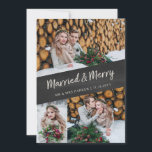 Multifoto | Gift och Merry Chalkboard-utseende Julkort<br><div class="desc">Det här moderna men roliga helgdag för din första jul tillsammans säger "Gift och Merry" i trendigets kritvita skript,  på en diagonal svart kritbakgrund. Lägg till tre av dina personliga foton från bröllop på framsidan och en fram på baksidan tillsammans med ett personligt meddelande.</div>