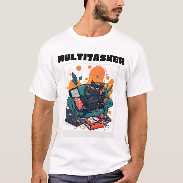 Multitaskande katt - Rolig lat spelande katt T Shirt (Framsida)