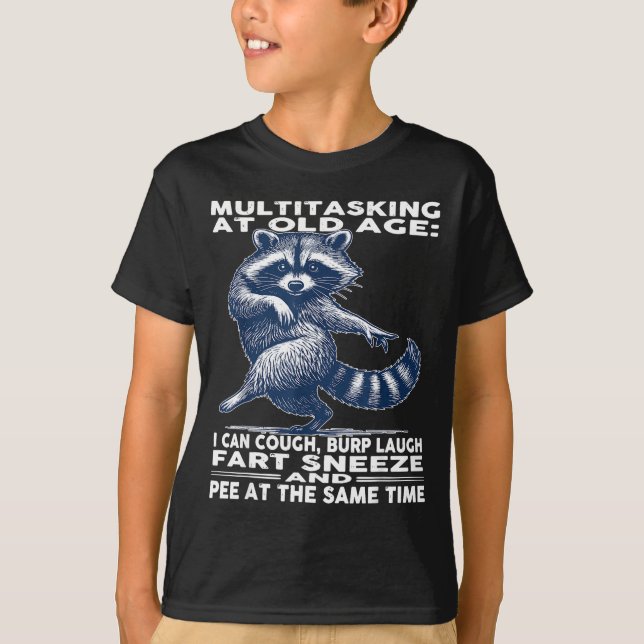 Multitasking At Old Age I Can Cough Burp Laugh Far T Shirt (Framsida)