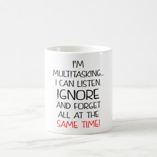 Multitasking kan lyssna på Ignorera glömt Kaffemugg