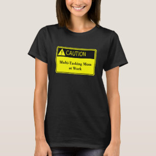 Multitaskning av Mamma vid arbetsleverans för Cute T Shirt
