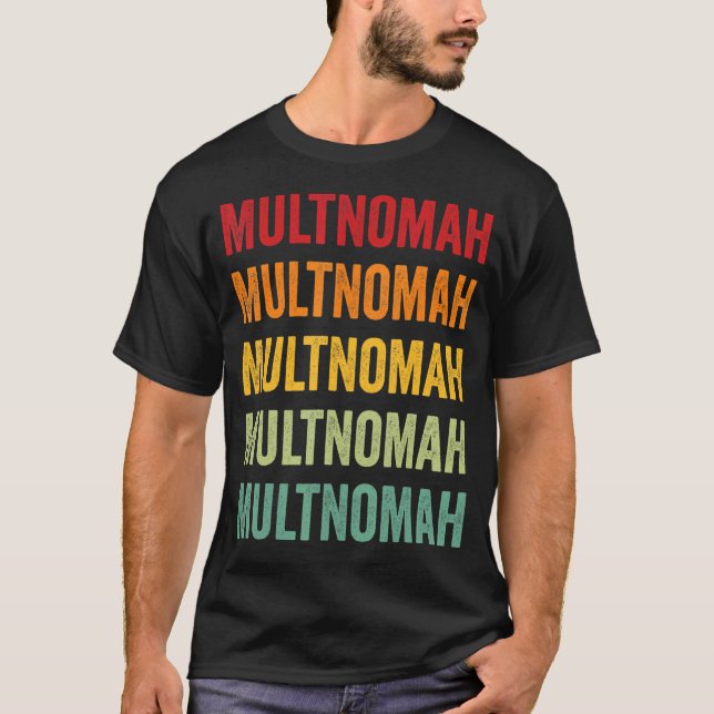 Multnomah County Oregon Rainbow Text Design T Shirt (Framsida)