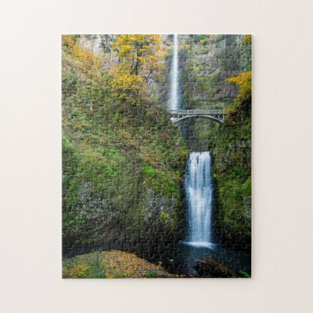 Multnomah Falls på hösten i Columbia Gorge Pussel (Vertikal)