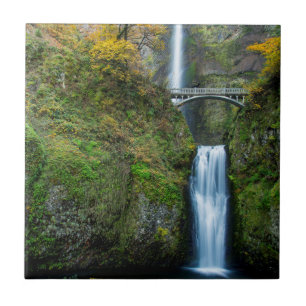 Multnomahfallen på hösten i Columbia Gorge Kakelplatta