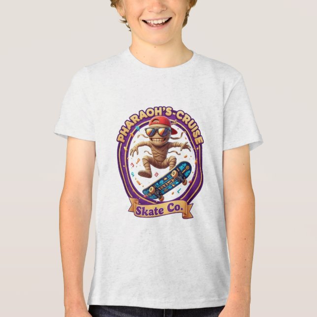MUMIE PÅ SKATEBOARD T SHIRT (Framsida)