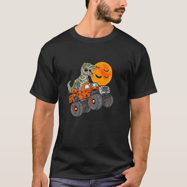 Mummy Dinosaur driver bil på Halloween T Shirt (Framsida)