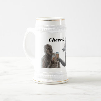 Mummy och Werevarg Drinking Beer Cheers Stein Sejdel
