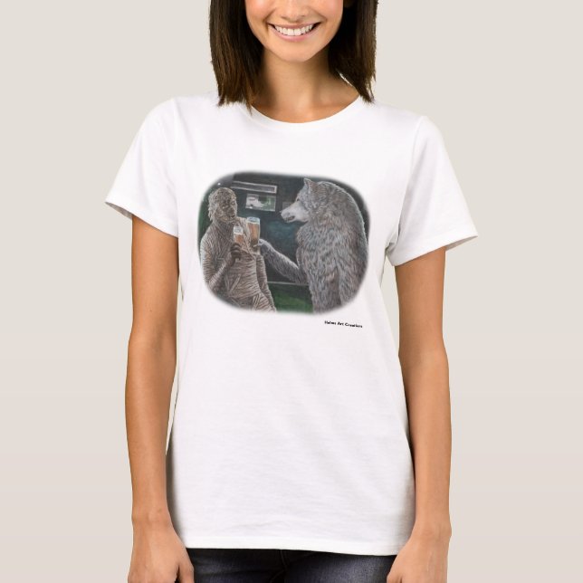 Mummy & Werevarg Drinking Beer Fantasy Art T-Shirt (Framsida)